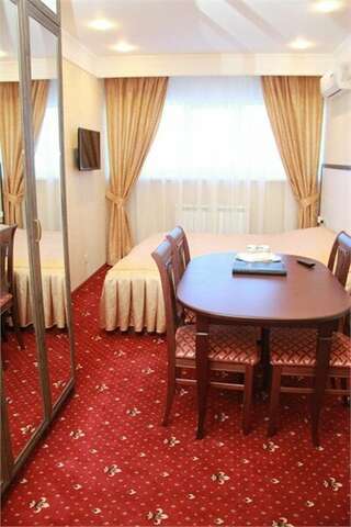 Гостиница Лазурный берег Тюмень Двухместный с 1 кроватью или 2 отдельными кроватями и душем-1