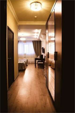 Гостиница Лазурный берег Тюмень Четырехместный номер «Комфорт»-3