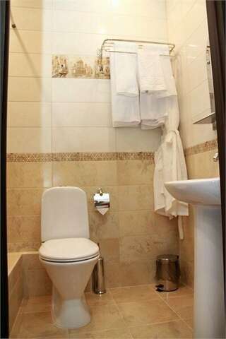 Гостиница Лазурный берег Тюмень Двухместный с 1 кроватью или 2 отдельными кроватями и душем-6